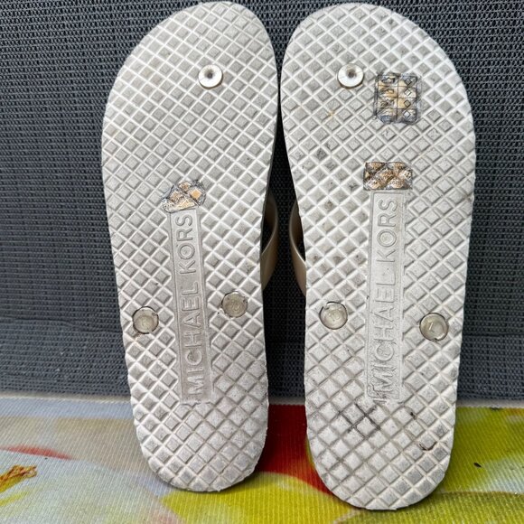Michael Kors Womens Flip Flops Size 10M PVC Upper EVA Outsole Beige & White - Picture 3 of 7